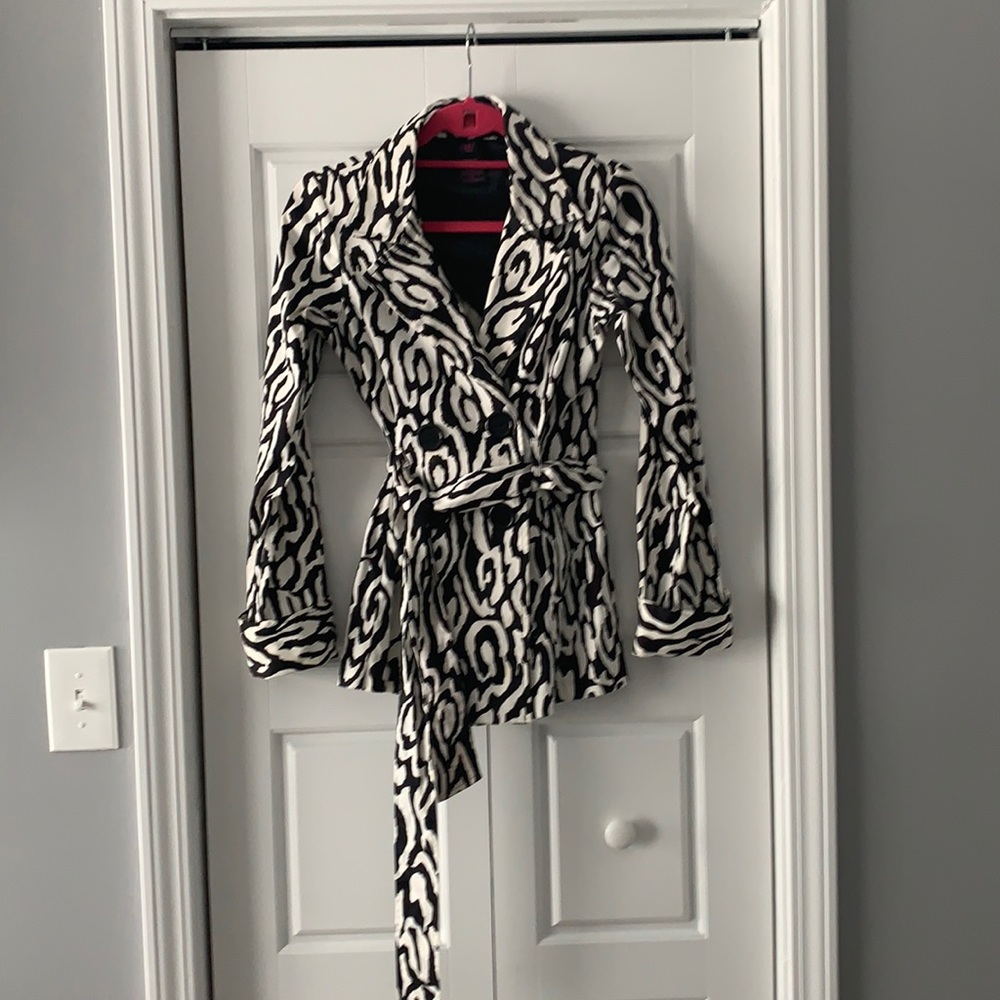 Zebra print jacket. Size S. 97%cotton. 3% spandex. Good condition.